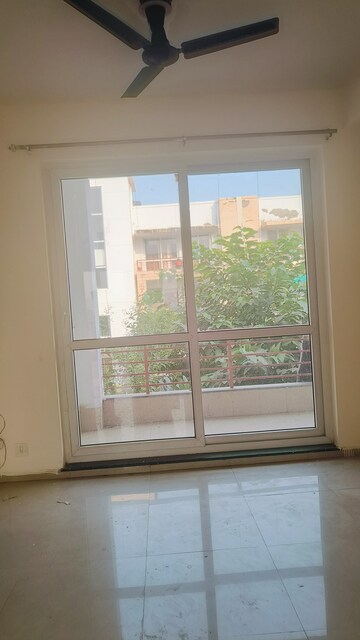 Room in 3 BHK Builder Floor at Bptp Park Floors I, Sector 77 – for Rent