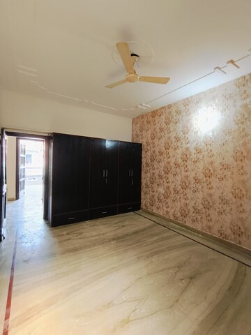 Room in 2 BHK Apartment at Sunny Enclave – for Rent