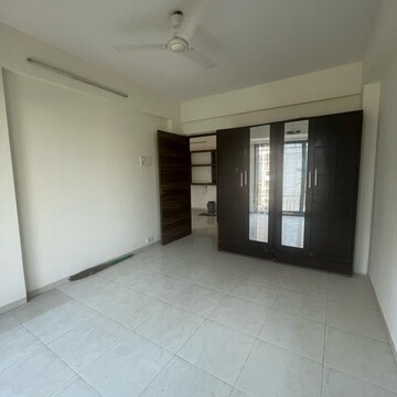 2 BHK Apartment For Rent in Malad East