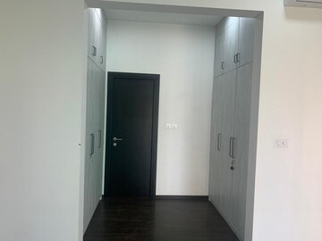 Room in 3 BHK Apartment at Indiabulls Centrum Park, Sector 103 – for Rent