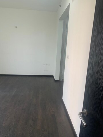 Room in 3 BHK Apartment at Indiabulls Centrum Park, Sector 103 – for Rent