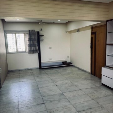 Room in 2 BHK Apartment at La Chapelle Apartment, Evershine Nagar – for Rent
