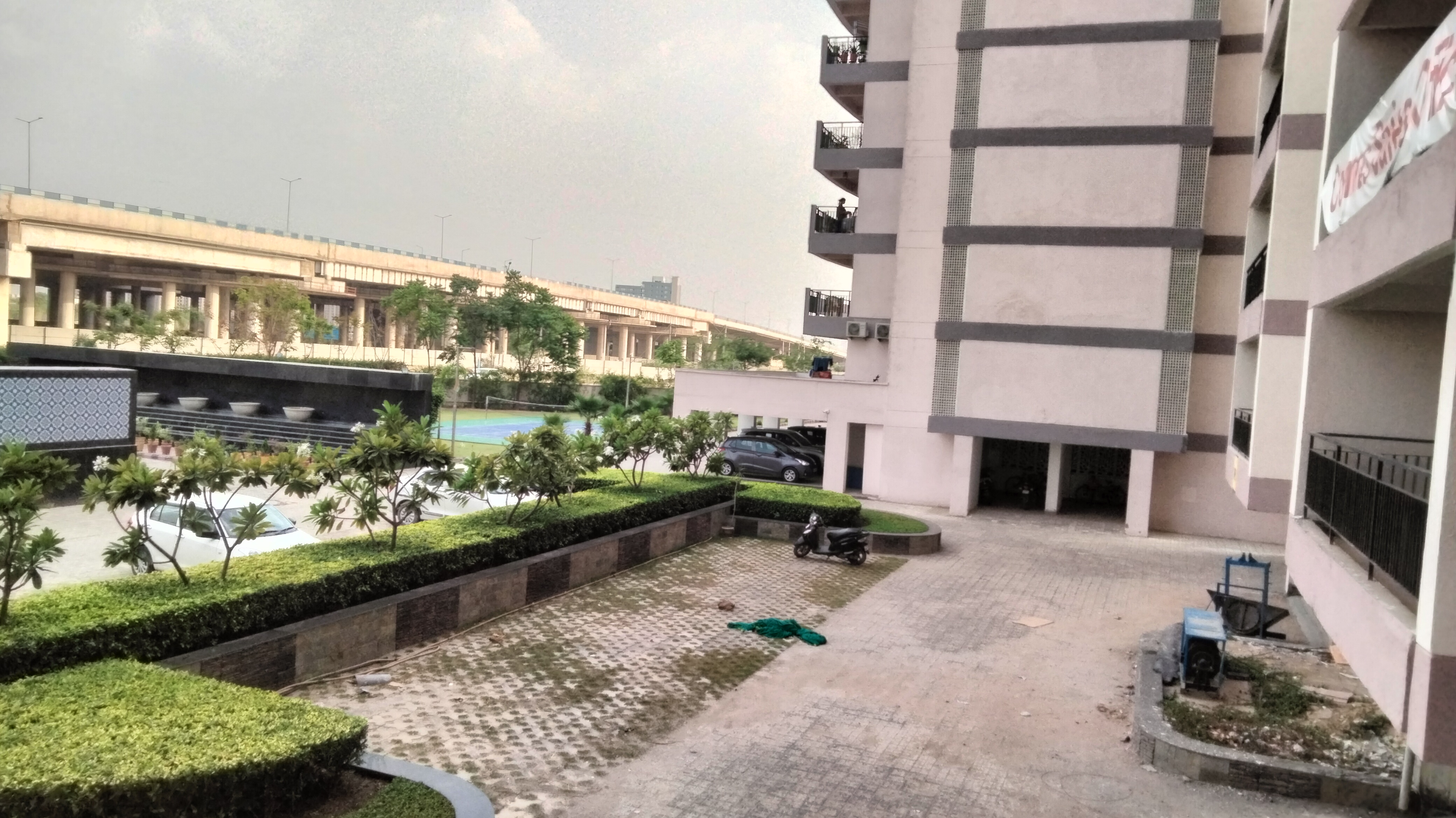 3 BHK + Servant Room Apartment For Rent in Pareena The Elite Residences