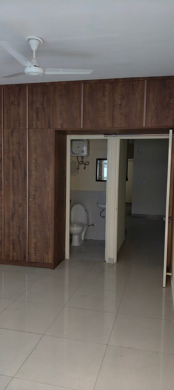 Building Lobby in 3.5 BHK Builder Floor at Smart World Gems, Sector 89 – for Sale