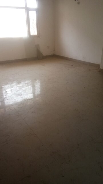 Room in 3 BHK Builder Floor at Kharar Mohali Road – for Rent