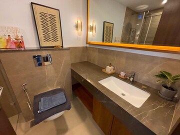 Team Area in 5 BHK Apartment at Piramal Aranya, Byculla – for Sale