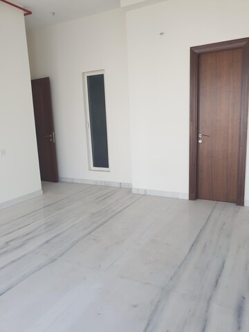 Room in 4 BHK Apartment at Indiabulls Blu, Worli – for Sale