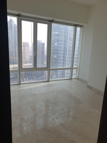 Room in 4 BHK Apartment at Indiabulls Blu, Worli – for Sale