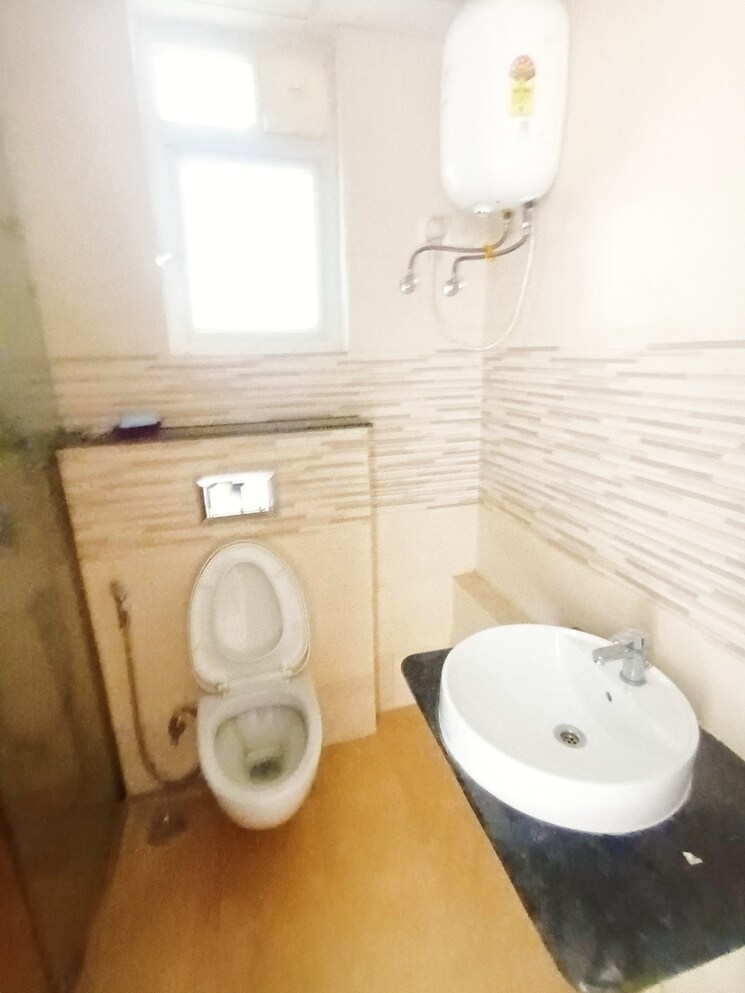 Bathroom, mi-rustle-court 2 Bedroom 1450 Sq.Ft. Apartment In Gomti Nagar Lucknow 8585992