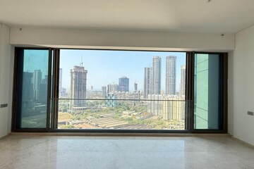 Room in 4 BHK Apartment at Rustomjee Crown, Prabhadevi – for Sale