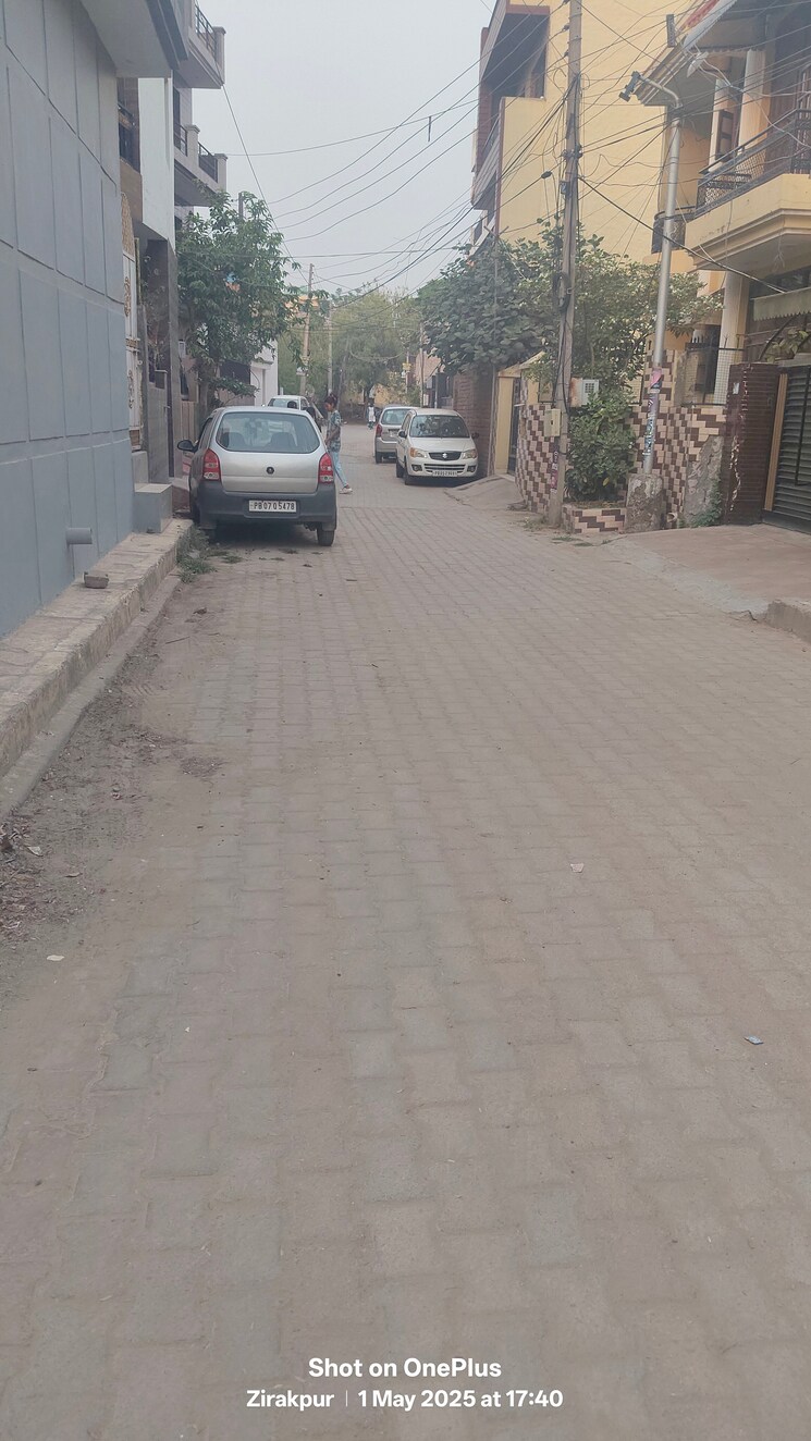  Parking, baltana 4 Bedroom 150 Sq.Yd. Independent House In Baltana Zirakpur 8586041