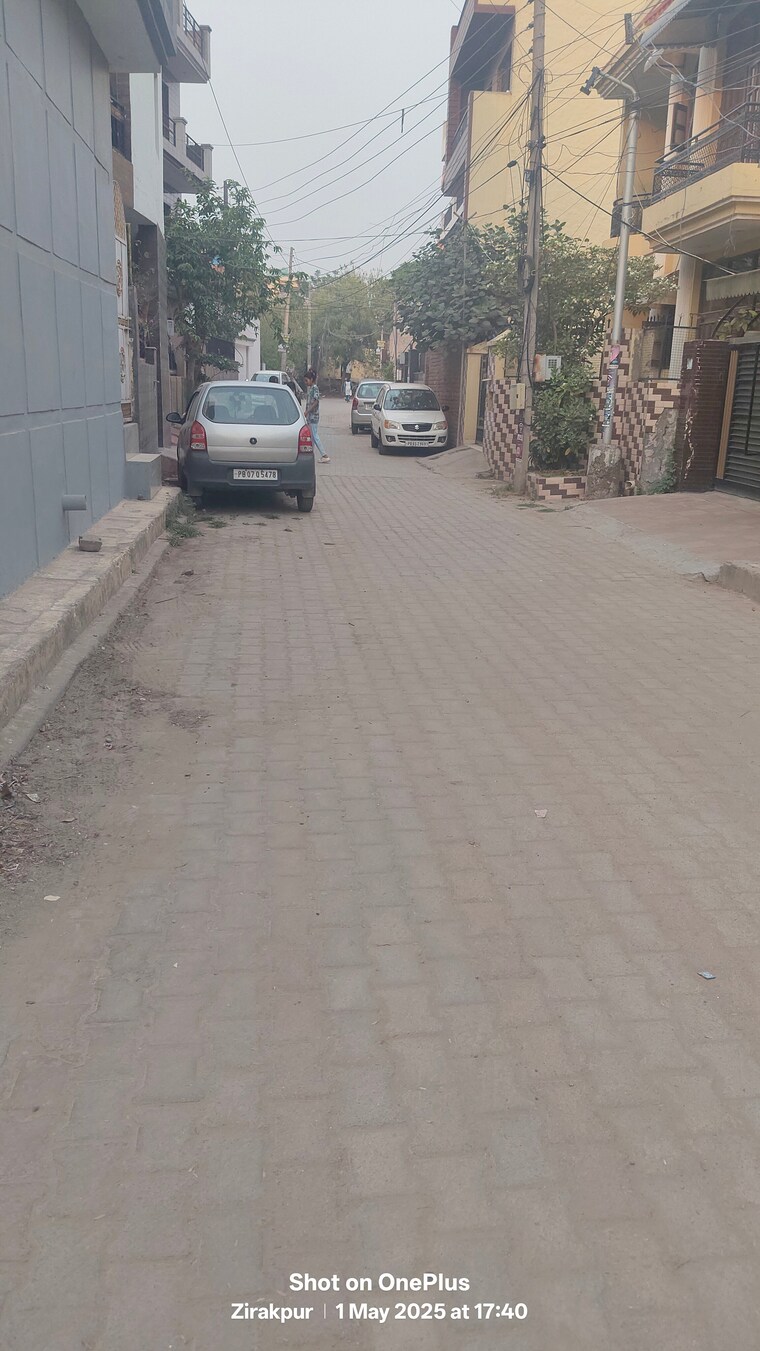  Parking, baltana 4 Bedroom 150 Sq.Yd. Independent House In Baltana Zirakpur 8586041