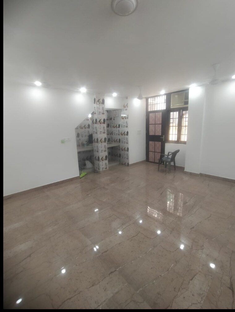 Room, east patel nagar 3 Bedroom 1500 Sq.Ft. Builder Floor In East Patel Nagar Delhi 8586092