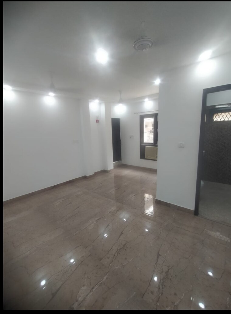 Room, east patel nagar 3 Bedroom 1500 Sq.Ft. Builder Floor In East Patel Nagar Delhi 8586092