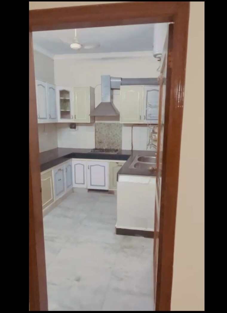 Kitchen, east patel nagar 3 Bedroom 1500 Sq.Ft. Builder Floor In East Patel Nagar Delhi 8586092