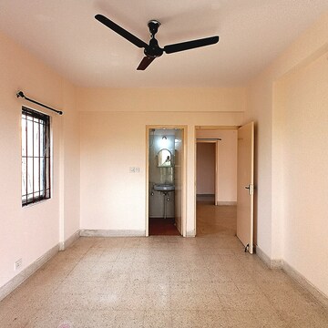 Room in 2 BHK Apartment at Unitech Heritage Estate, Yelahanka – for Rent