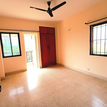 Room in 2 BHK Apartment at Unitech Heritage Estate, Yelahanka – for Rent