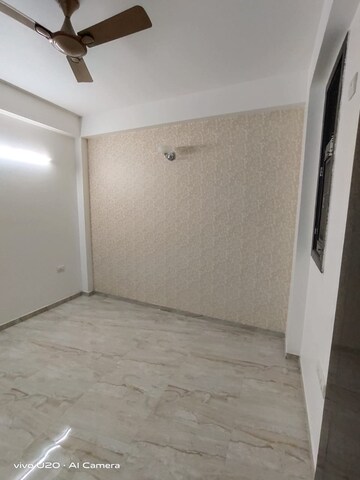 Room in 2 BHK Builder Floor at Sector 72 – for Sale