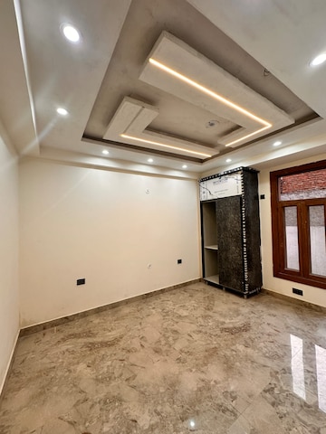 Room in 2 BHK Builder Floor at Sector 72 – for Sale