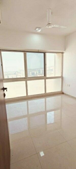 Room in 6 BHK Apartment at Oberoi Exquisite Goregaon, Goregaon East – for Sale