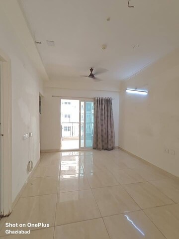 Room in 1 BHK Apartment at Gaur City 2 - 14th Avenue, Sector 16c Greater Noida – for Rent