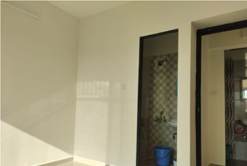 Room in 1.5 BHK Apartment at Man Opus, Mira Road – for Sale