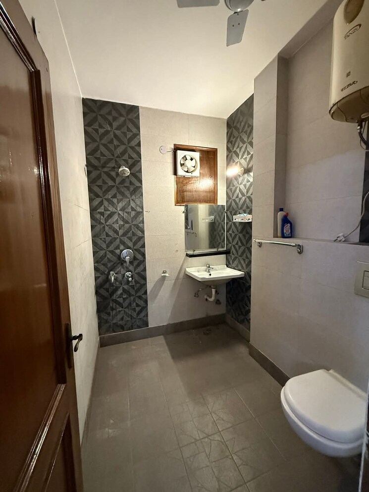 Master Bedroom, income-tax-residential 2 Bedroom 900 Sq.Ft. Builder Floor In Pitampura Delhi 8586563