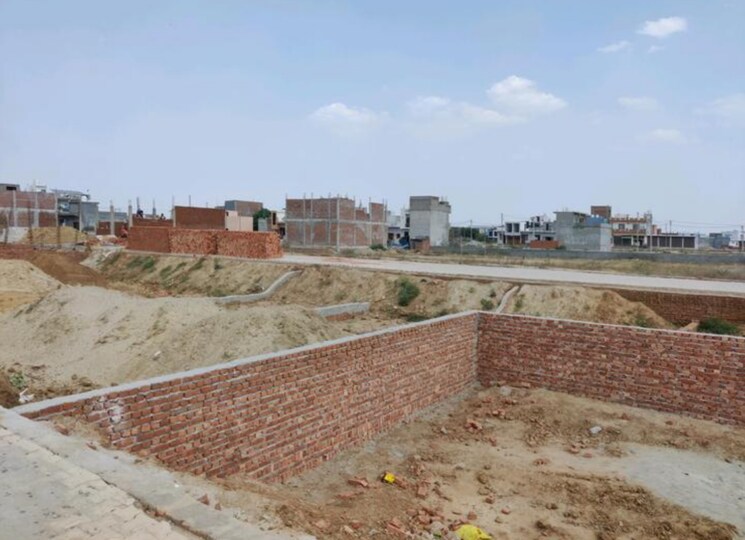 undefined, noida central  100 Sq.Yd. Plot In Noida Central Noida 8586584
