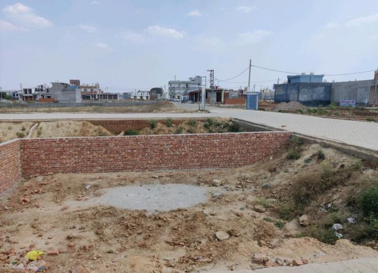 undefined, noida central  100 Sq.Yd. Plot In Noida Central Noida 8586584
