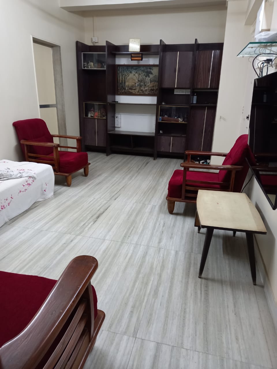 2 BHK Apartment For Rent in Shahaji Raje Road