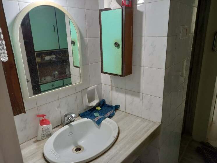 Bathroom, vile parle east 2 Bedroom 750 Sq.Ft. Apartment In Vile Parle East Mumbai 8586610