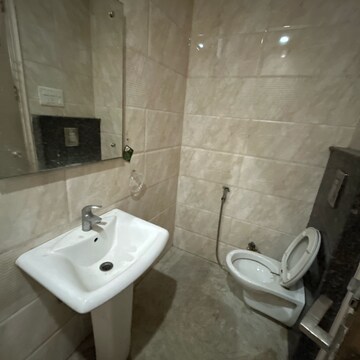 Attached Bathroom in 2 BHK Builder Floor at Lajpat Nagar I – for Rent