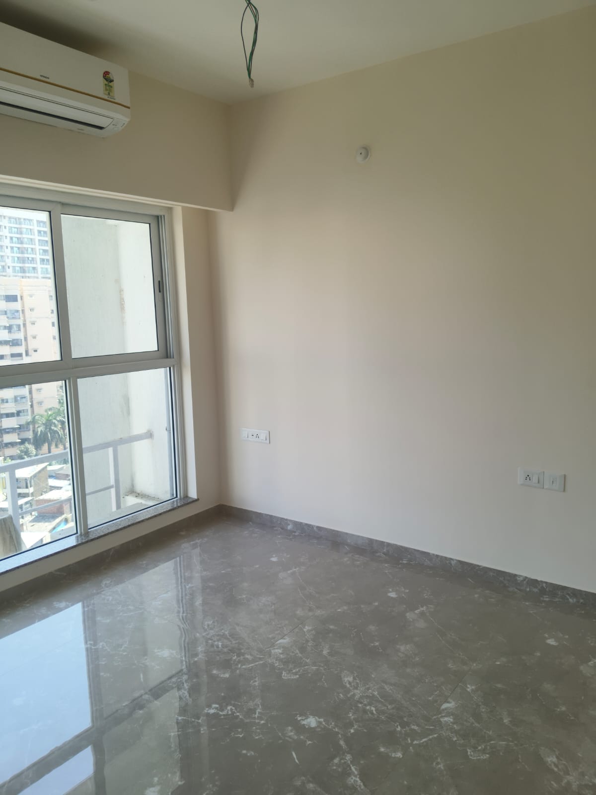 1 BHK + Extra Room Apartment For Rent in LnT Veridian