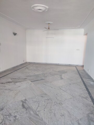 Bathroom in 3.5 BHK Apartment at Ardee City The Residency, Sector 52 – for Rent