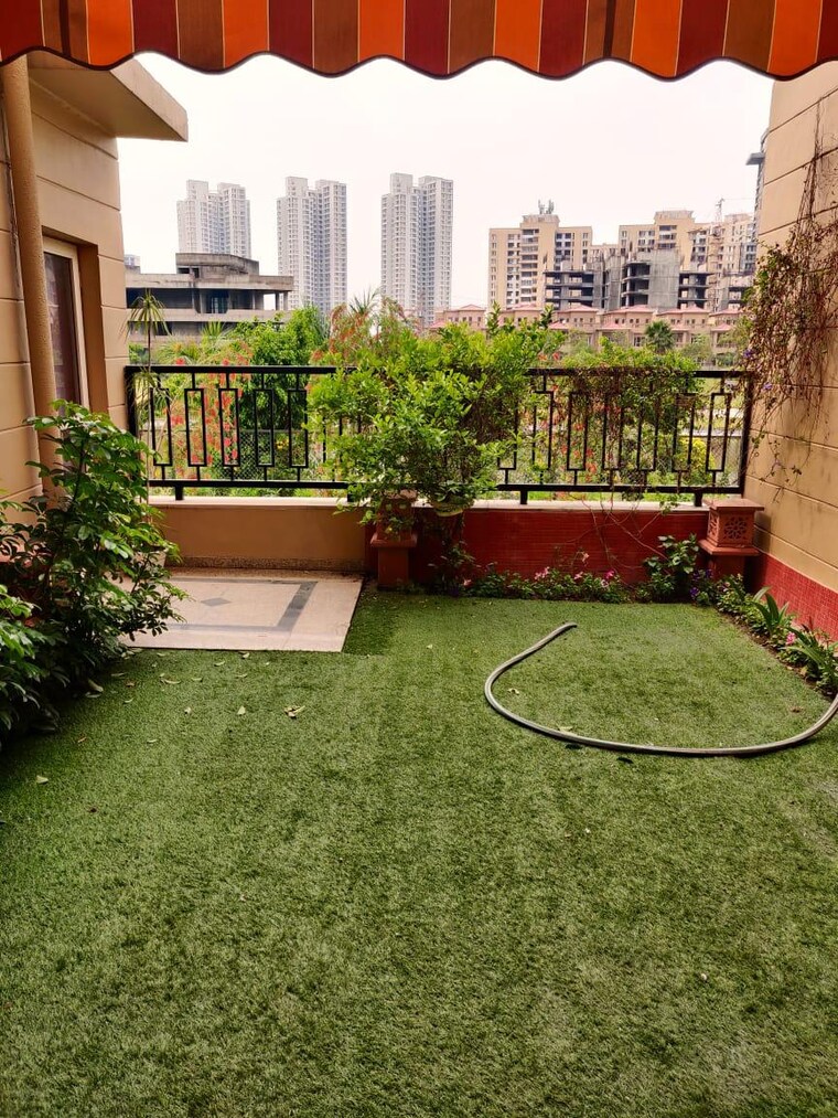 Garden, jaypee-augusta-town-homes 4 Bedroom 4200 Sq.Ft. Villa In Sector 128 Noida 8586718