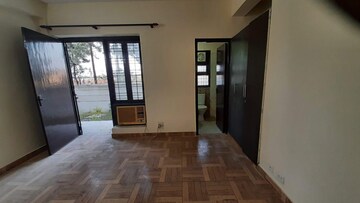 Room in 3 BHK Apartment at M2K The White House, Sector 57 – for Rent