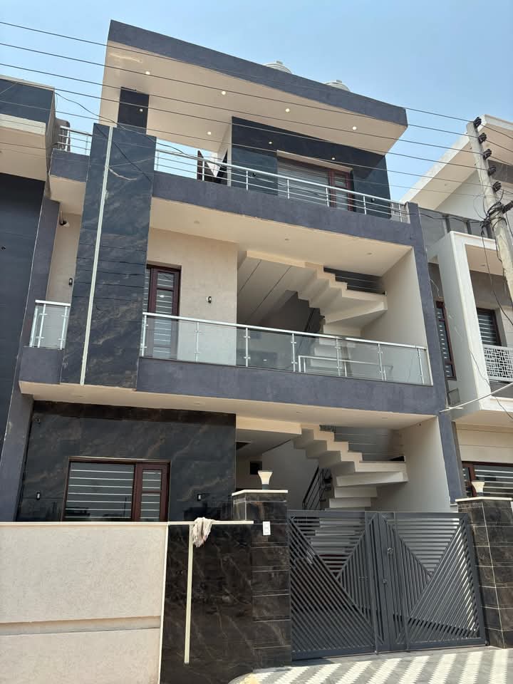 4 BHK + Pooja Room,Servant Room,Study Room,Extra Room Independent House For Sale in Sunny Enclave 