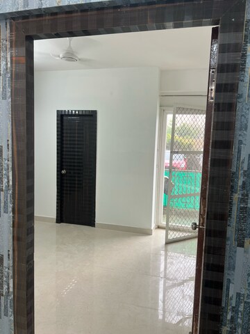Room in 2.5 BHK Apartment at Signature Global The Roselia, Sector 95a – for Rent