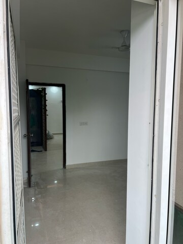 Room in 2.5 BHK Apartment at Signature Global The Roselia, Sector 95a – for Rent