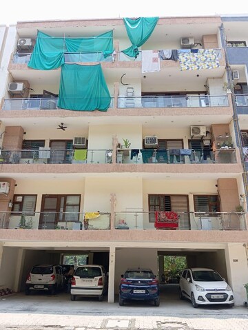 Furnished Amenities in 3 BHK Builder Floor at Amolik Residency, Sector 86 – for Sale