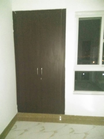 Room in 3 BHK Apartment at Supertech Czar Suites, Omicron I Greater Noida – for Sale