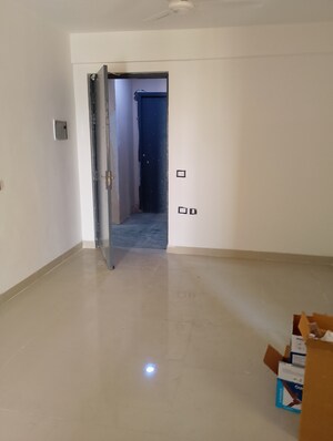 Room in 3 BHK Apartment at ROF Alante, Sector 108 – for Sale