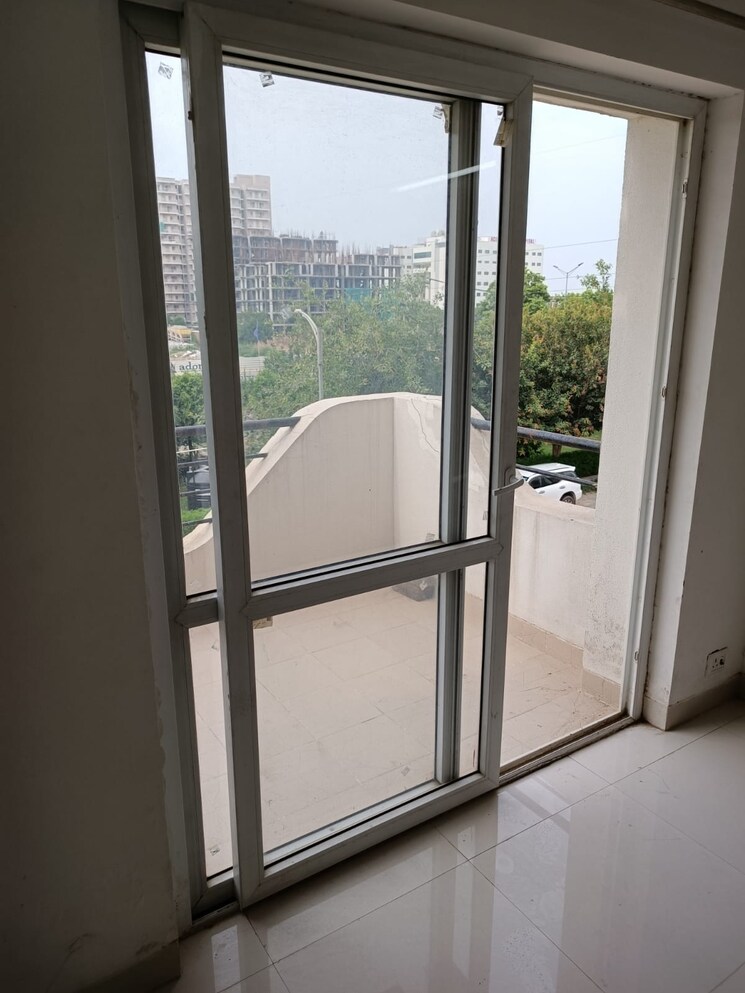 Balcony, bptp-park-81 3 Bedroom 2700 Sq.Ft. Apartment In Sector 81 Faridabad 8587070
