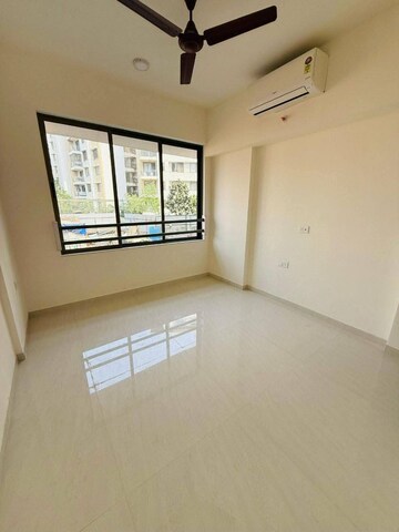 Room in 2 BHK Apartment at Silver Castle Andheri East, Andheri East – for Rent