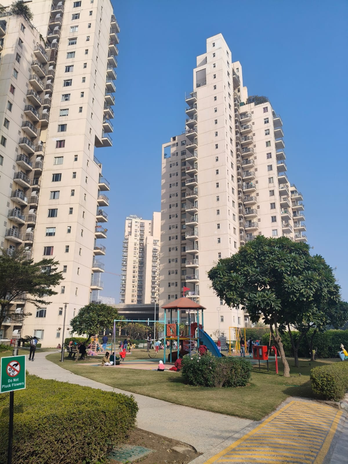 3 BHK + Servant Room Apartment For Rent in Ireo Uptown