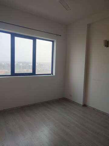 Room in 3 BHK Apartment at Ireo Uptown, Sector 66 – for Rent