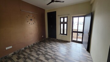 Room in 3 BHK Builder Floor at Ansal Sushant Residency, Sushant Lok Iii – for Rent