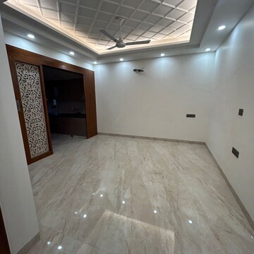 Bedroom in 2 BHK Builder Floor at BPTP District, Sector 3 – for Rent
