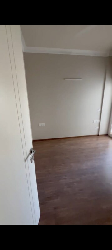 Room in 2.5 BHK Apartment at Central Park Cerise Suites, Sohna Sector 33 – for Rent