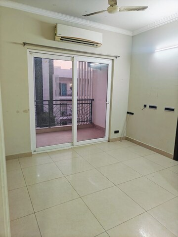 Room in 2 BHK Apartment at Signature Global Park 4 and 5, Sohna Sector 36 – for Rent